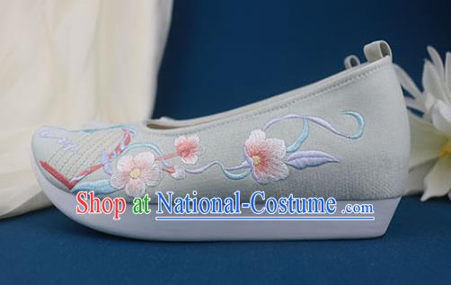 China National Embroidered Shoes Traditional Ming Dynasty Shoes Classical Dance Shoes Light Green Shoes