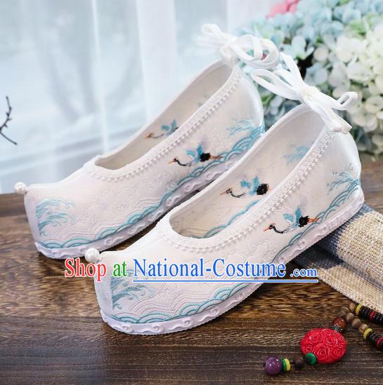 China Embroidered Crane Shoes Traditional Hanfu Bow Shoes Handmade National Pearls Shoes