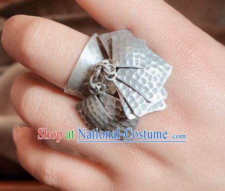 Chinese Handmade Ethnic Ring National Silver Carving Circlet Jewelry