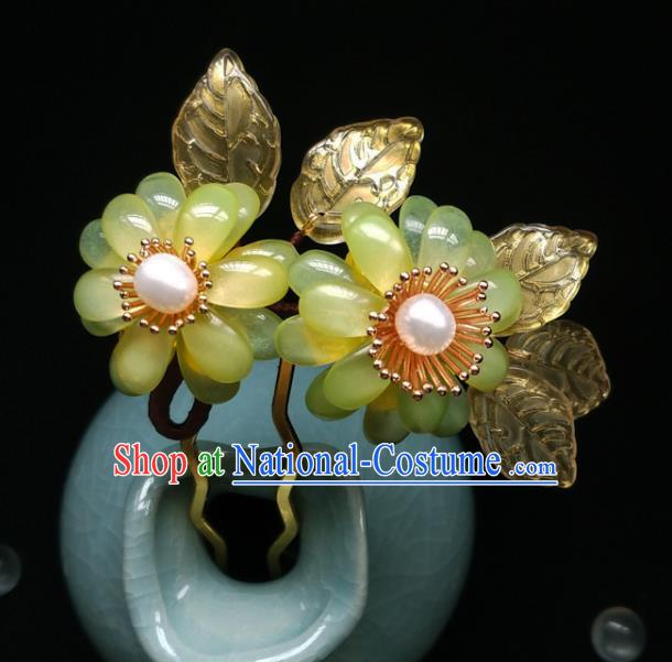 China Ancient Palace Lady Hairpin Traditional Ming Dynasty Green Chrysanthemum Hair Stick