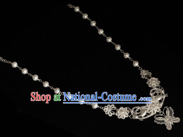 China Traditional Hanfu Plum Blossom Necklace Accessories Ancient Princess Silver Butterfly Necklet Pendant