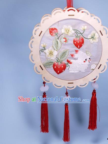 China Handmade Flower Drum Lantern Embroidered Portable Lantern Embroidery Strawberry Rabbit Silk Lamp