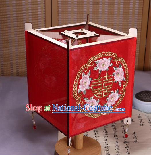 China Handmade Red Chiffon Desk Lamp Embroidered Palace Lantern Embroidery Peony Lantern