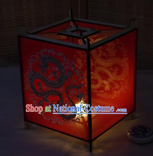 China Classical Red Chiffon Palace Lantern Traditional New Year Portable Lantern Handmade Embroidered Dragon Lamp