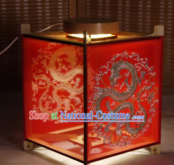 China Classical Red Chiffon Palace Lantern Traditional New Year Portable Lantern Handmade Embroidered Dragon Lamp