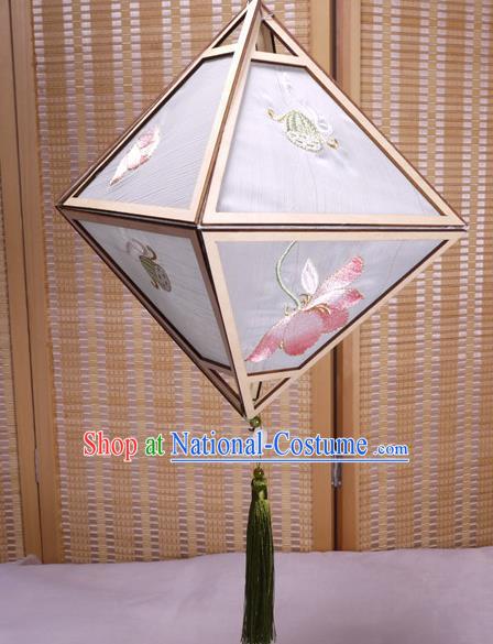 China Handmade Embroidered Lotus Portable Lamp Classical Rhombus Palace Lantern Traditional Spring Festival Lanterns