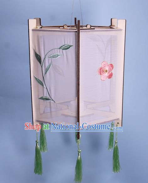 China Classical Embroidered Palace Lantern Traditional Silk Hexagon Lanterns Handmade Hanging Lamp