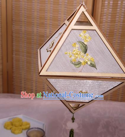 China Classical Rhombus Palace Lantern Traditional Spring Festival Lanterns Handmade Embroidered Osmanthus Portable Lamp