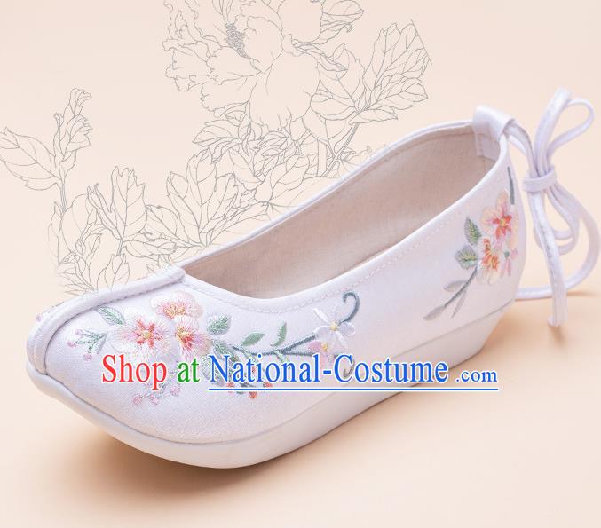 China Traditional Hanfu Shoes Ming Dynasty Women Shoes Classical Embroidered White Cloth Shoes