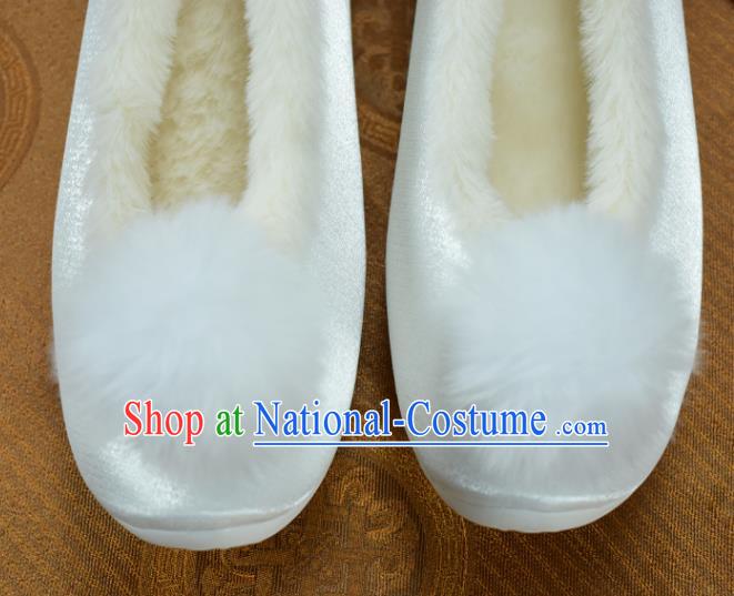 China Traditional Hanfu Shoes Winter Venonat Shoes Women Shoes National White Cloth Shoes