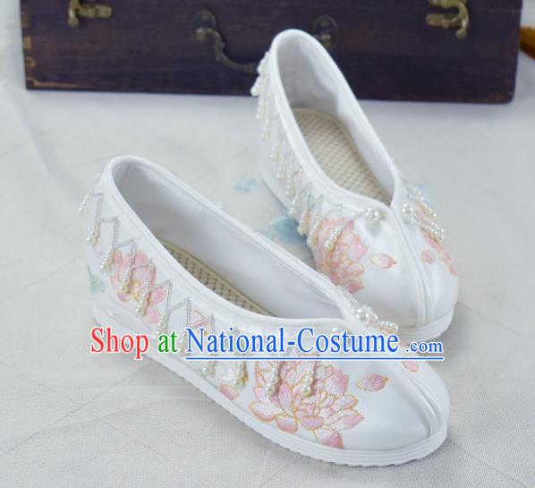 China Traditional Beads Tassel Shoes Women Hanfu Shoes National Embroidered Lotus Shoes White Cloth Shoes