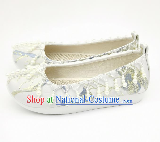 China Traditional Song Dynasty Princess Shoes Classical Pearls Shoes Handmade White Brocade Shoes