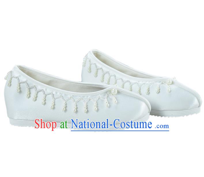 China Traditional Hanfu Shoes White Satin Shoes National Women Beads Tassel Shoes