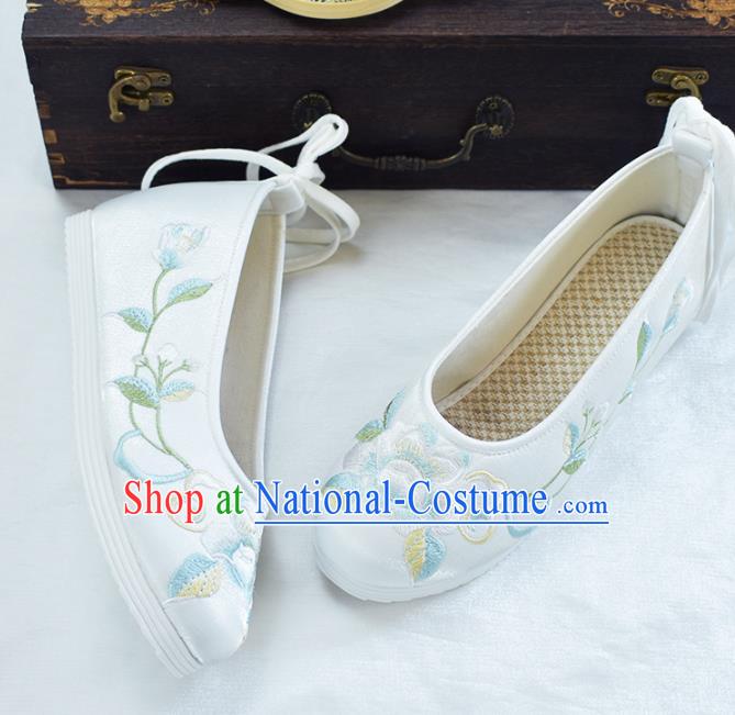 China Traditional Women Hanfu Shoes Embroidered Peony Shoes National White Cloth Shoes