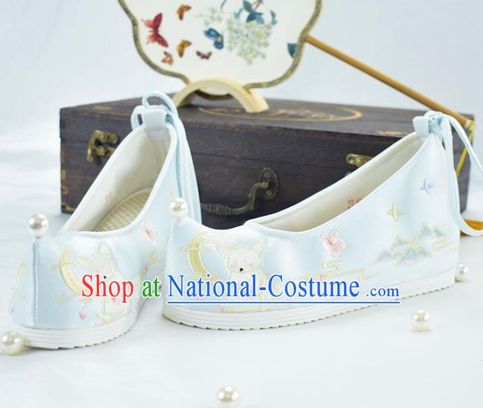 China National Women Shoes Traditional Light Blue Cloth Shoes Embroidered Shoes