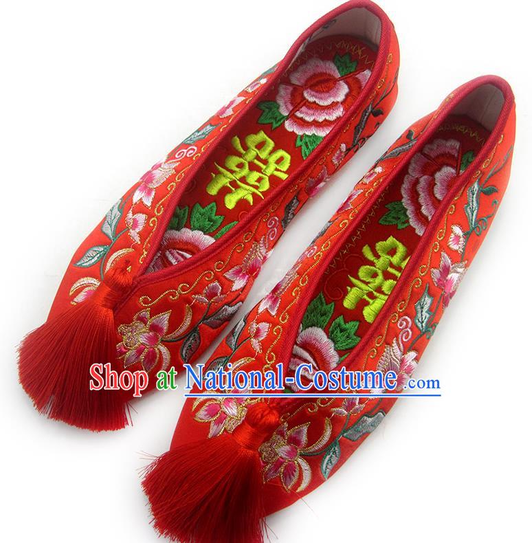 China Classical Xiu He Suit Shoes Traditional Embroidered Flowers Shoes Wedding Red Satin Shoes