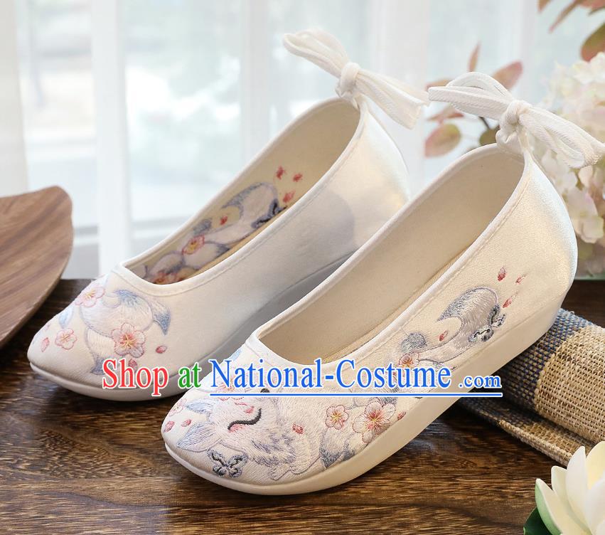 China Classical Embroidered Fox White Satin Shoes Traditional Hanfu Shoes Winter Women Shoes