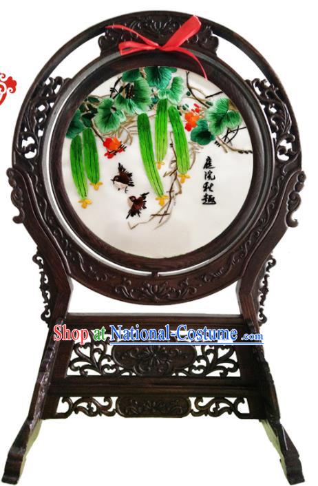 China Embroidered Luffa Desk Screen Suzhou Embroidery Craft Handmade Wenge Table Ornament