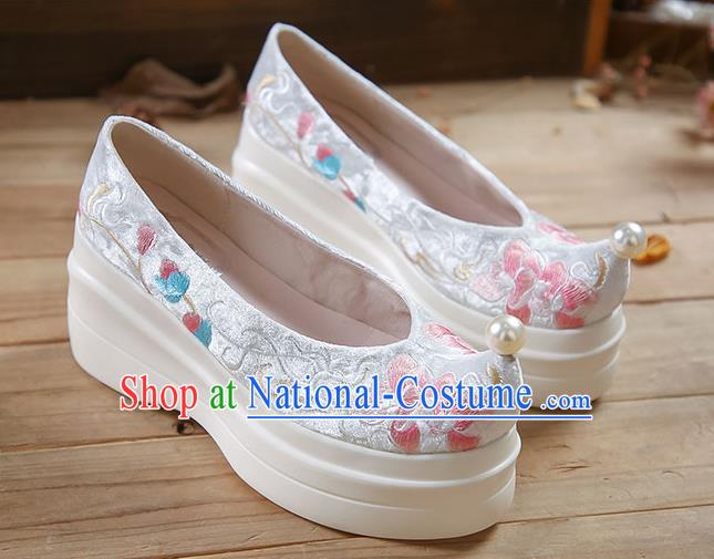 China Embroidered Peony Platform Shoes White Velvet Shoes Traditional Hanfu Pearl Shoes