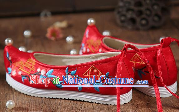 China Ancient Bride Shoes Traditional Wedding Hanfu Shoes Embroidered Red Satin Shoes