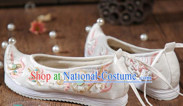 China Ancient Princess Shoes Traditional Ming Dynasty Hanfu Shoes Embroidered White Satin Shoes