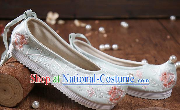 China Ancient Palace Lady Hanfu Shoes Traditional Ming Dynasty Shoes Embroidered Peony Light Green Cloth Shoes