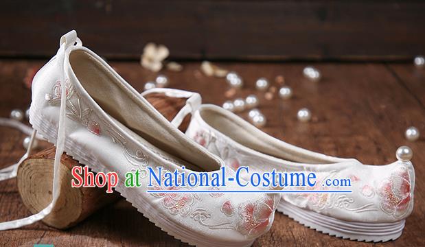 China National Women Shoes Ancient Princess White Cloth Shoes Traditional Ming Dynasty Embroidered Peony Hanfu Shoes