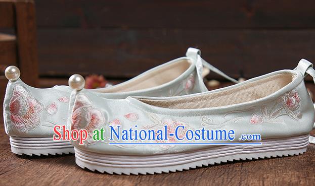 China Traditional Ming Dynasty Embroidered Peony Hanfu Shoes National Women Shoes Ancient Princess Light Green Cloth Shoes