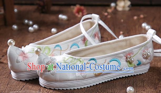 China Embroidered Peach Blossom White Cloth Shoes Ancient Ming Dynasty Princess Shoes Traditional Hanfu Pearls Shoes