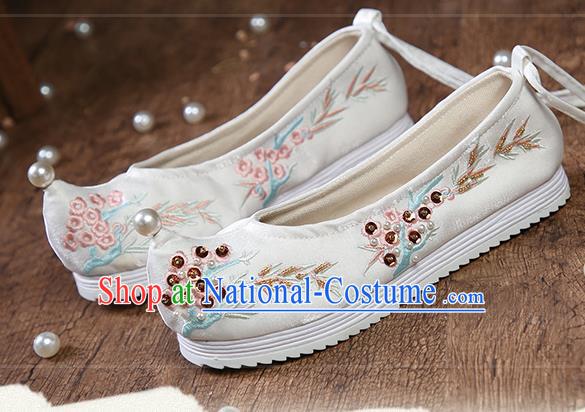 China Traditional Hanfu Shoes Embroidered Sequins Shoes Ancient Ming Dynasty Princess White Satin Shoes