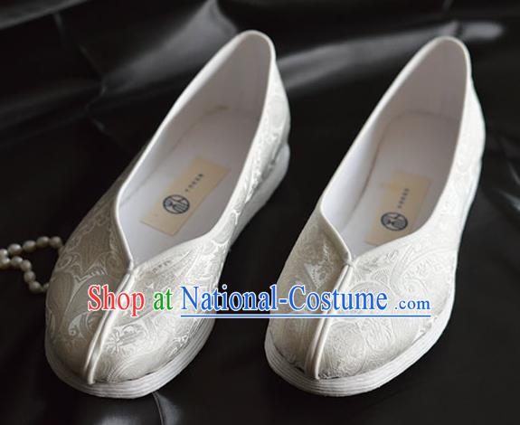 China Kung Fu Shoes National Shoes Traditional Hanfu White Brocade Shoes for Women