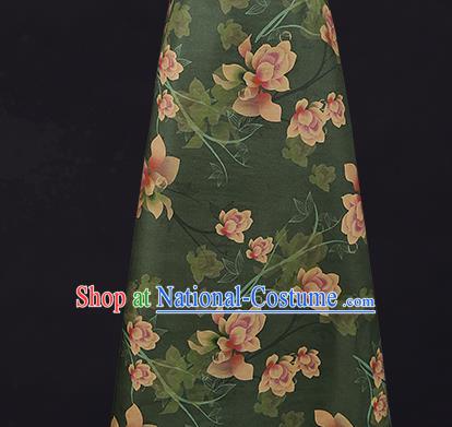 China Classical Cheongsam Green Silk Fabric Gambiered Guangdong Gauze Traditional Mangnolia Pattern Brocade