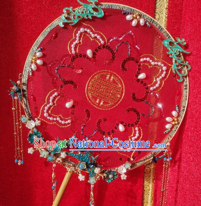 China Embroidered Circular Fan Traditional Wedding Red Silk Fan Handmade Bride Tassel Palace Fan