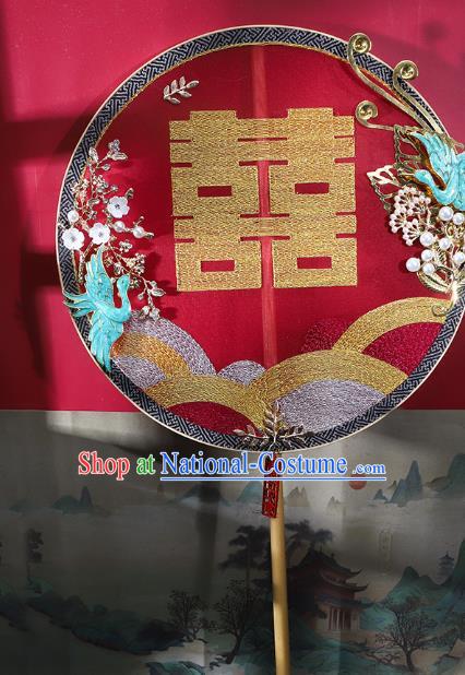 China Traditional Xiuhe Suit Red Silk Fan Embroidered Circular Fan Handmade Bride Palace Fan