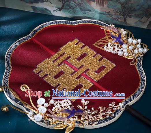 China Handmade Bride Palace Fan Traditional Wedding Xiuhe Suit Fan Embroidered Red Silk Fan