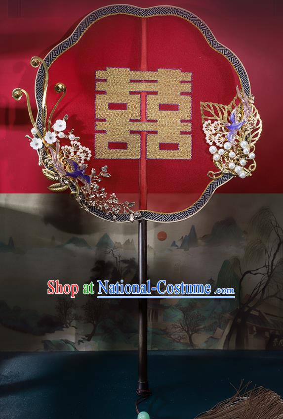 China Handmade Bride Palace Fan Traditional Wedding Xiuhe Suit Fan Embroidered Red Silk Fan