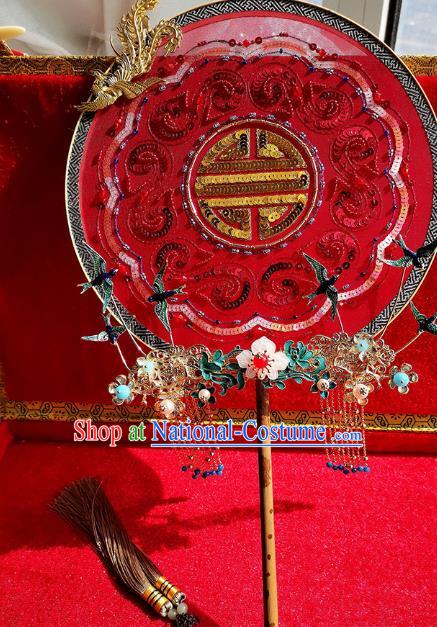 China Embroidered Red Silk Fan Handmade Bride Palace Fan Traditional Wedding Xiuhe Suit Circular Fan