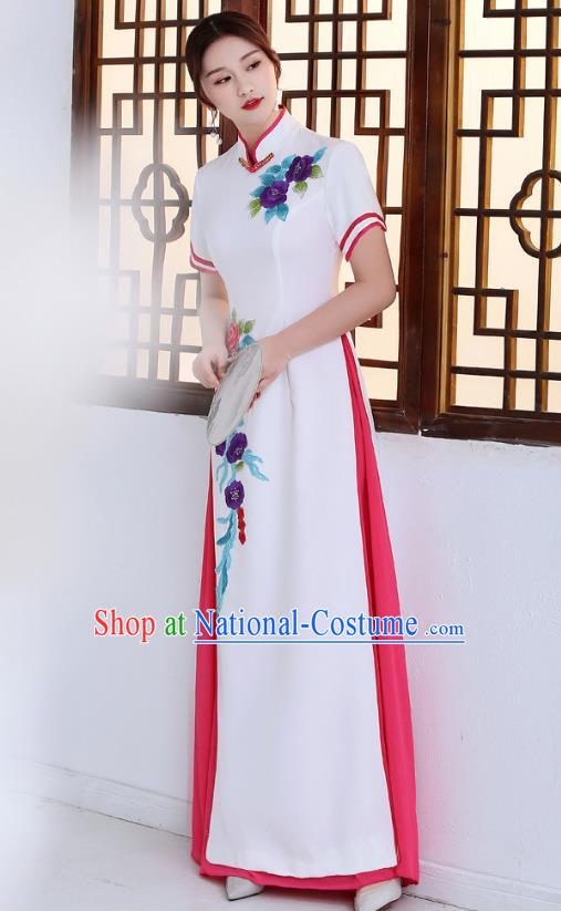 China Classical Dance Qipao Dress Catwalks Show Embroidery White Cheongsam Stage Performance Clothing