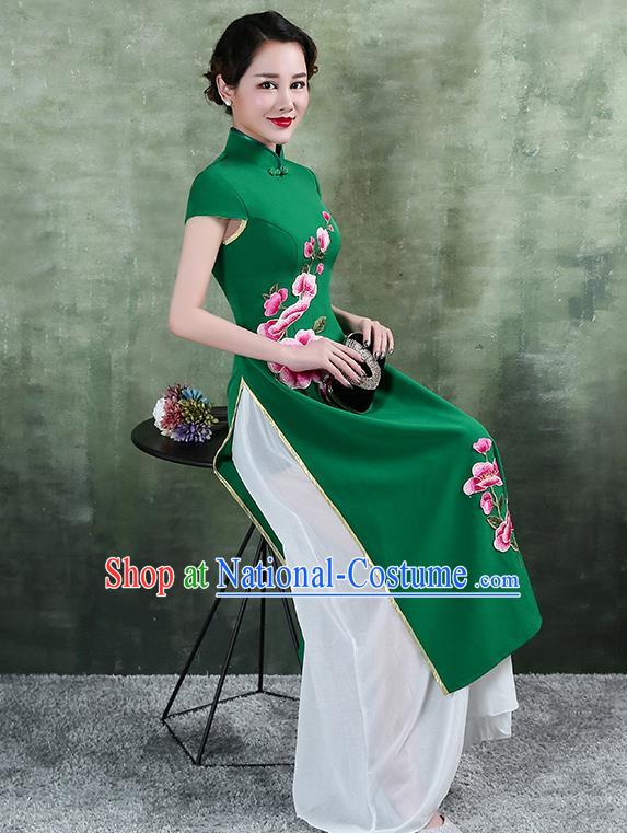 China Classical Embroidery Green Satin Qipao Dress Catwalks Show Cheongsam Stage Performance Chorus Clothing