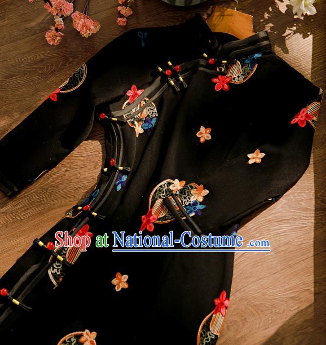 Chinese Traditional Black Cheongsam Clothing Classical Embroidered Qipao Dress