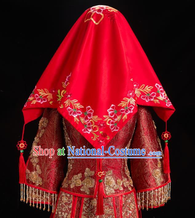 China Traditional Wedding Headpiece Red Satin Kerchief Xiuhe Suit Embroidered Bridal Veil