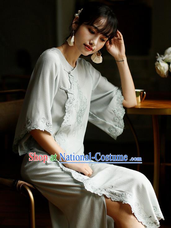 China Classical Light Green Cheongsam Costume Traditional Young Lady Embroidered Butterfly Qipao Dress