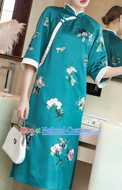 China Traditional Tang Suit Qipao Dress Classical Embroidered Green Silk Cheongsam