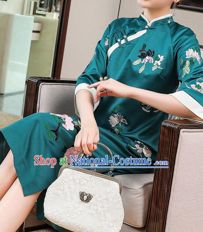 China Traditional Tang Suit Qipao Dress Classical Embroidered Green Silk Cheongsam