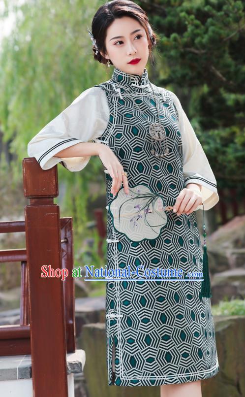 China Traditional Short Cheongsam Classical Wide Sleeve Qipao Dress