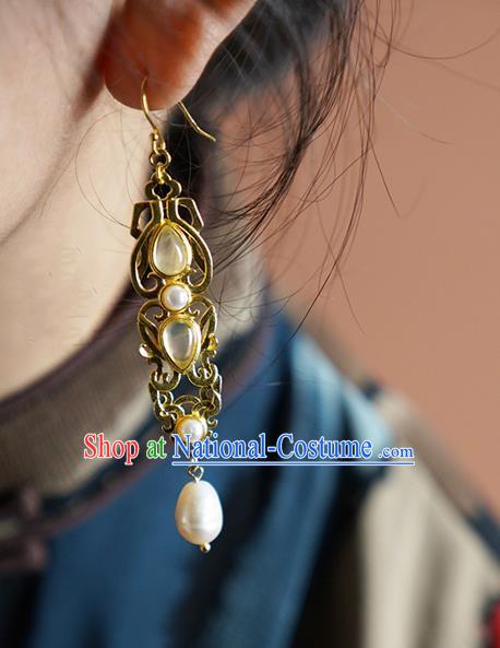 China Traditional Cheongsam Golden Earrings Handmade Pearl Chalcedonye Ear Accessories