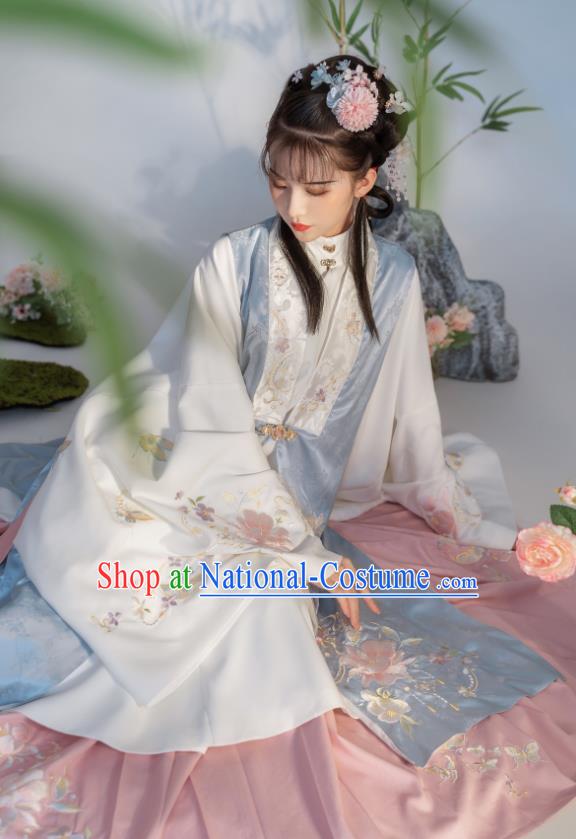 China Traditional Ming Dynasty Young Beauty Embroidered Costumes Ancient Hanfu Clothing for Noble Lady