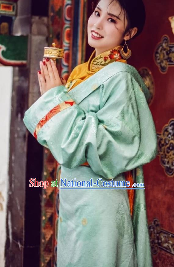 China Zang Nationality Green Brocade Robe Clothing Traditional Xizang Tibetan Minority Heishui Dance Costume