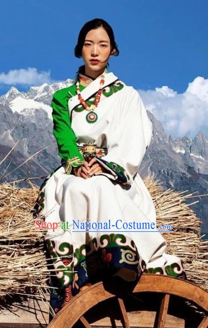 China Zang Nationality Bride White Robe Traditional Xizang Tibetan Minority Wedding Clothing