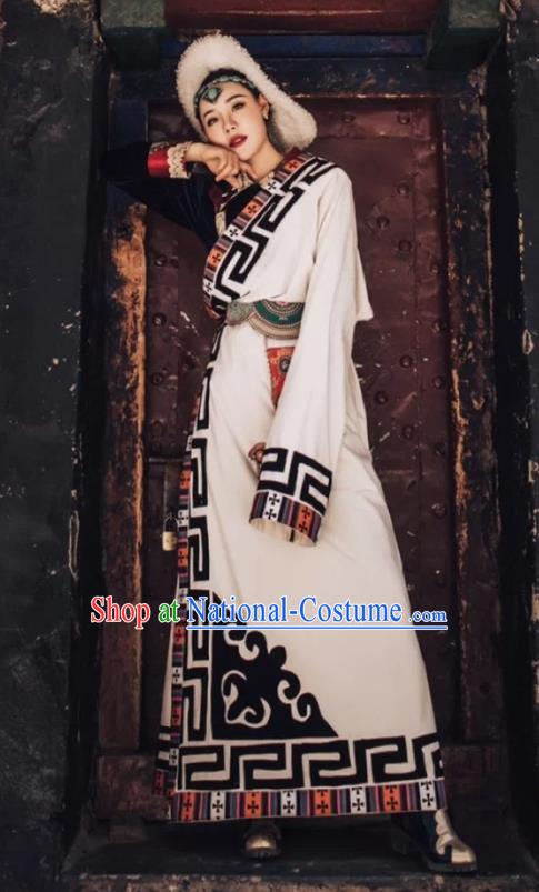 China Zang Nationality Dance White Woolen Robe Traditional Xizang Tibetan Minority Woman Clothing